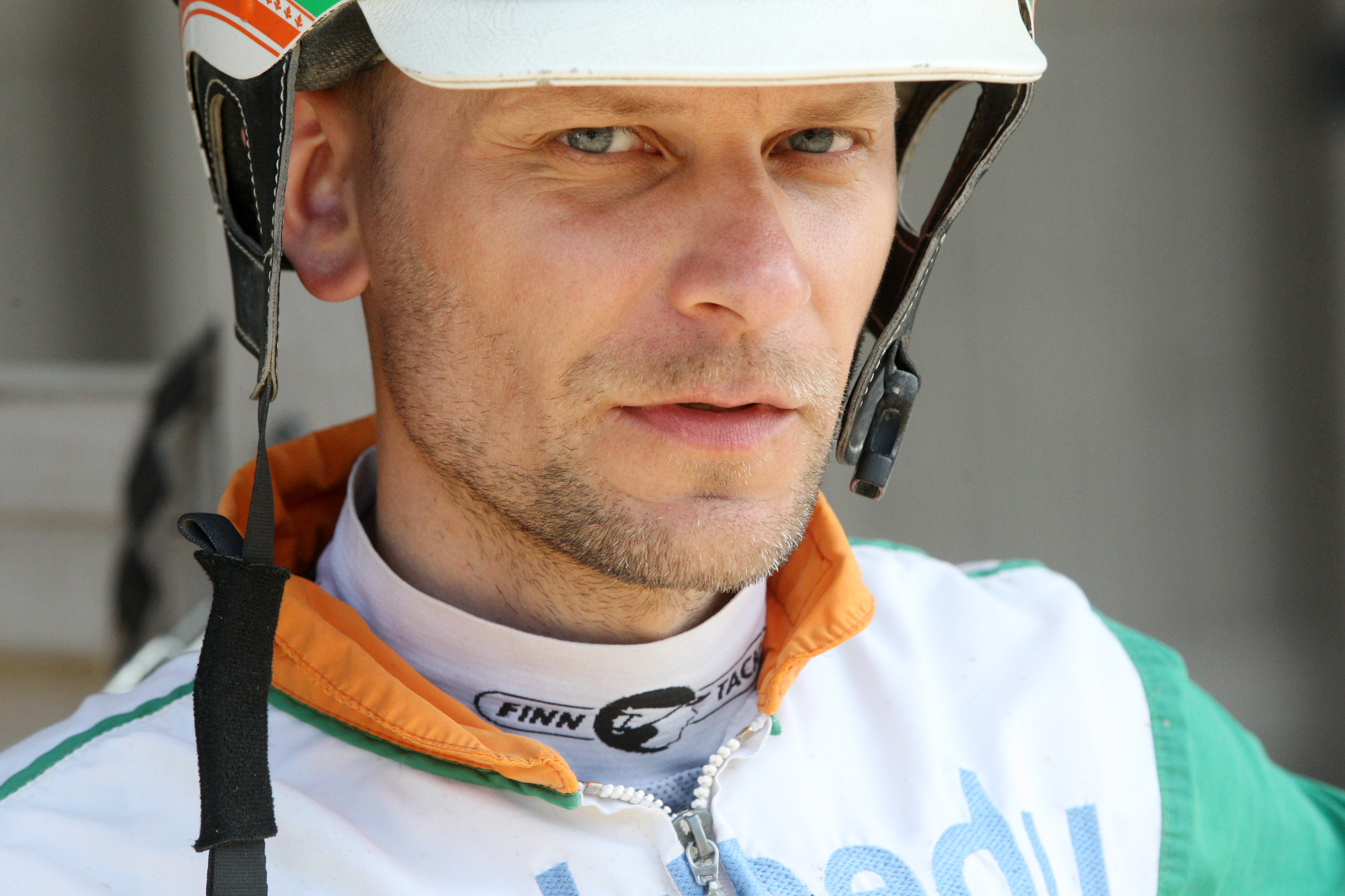 Ville Pohjolan reissu Bodeniin ja Ouluun sai ylimääräisiä mutkia vaikeiden keliolosuhteiden vuoksi.