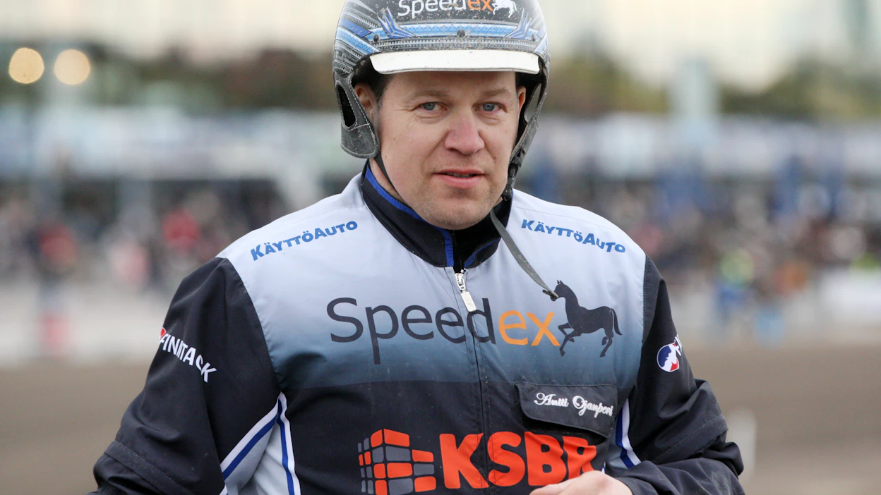 Antti Ojanperä on totuttuun tapaan mukana useammalla huippuhevosella Powerparkin juhannusraveissa.