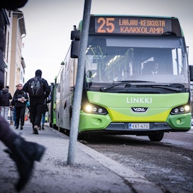 Vielä eilen tiistaina linja-autot kulkivat Linkki-linjoillaan Jyväskylässä normaaliin malliin. Tänään keskiviikkona joukkoliikenne on lakannut lähes kokonaan linja-autoalan lakon takia.