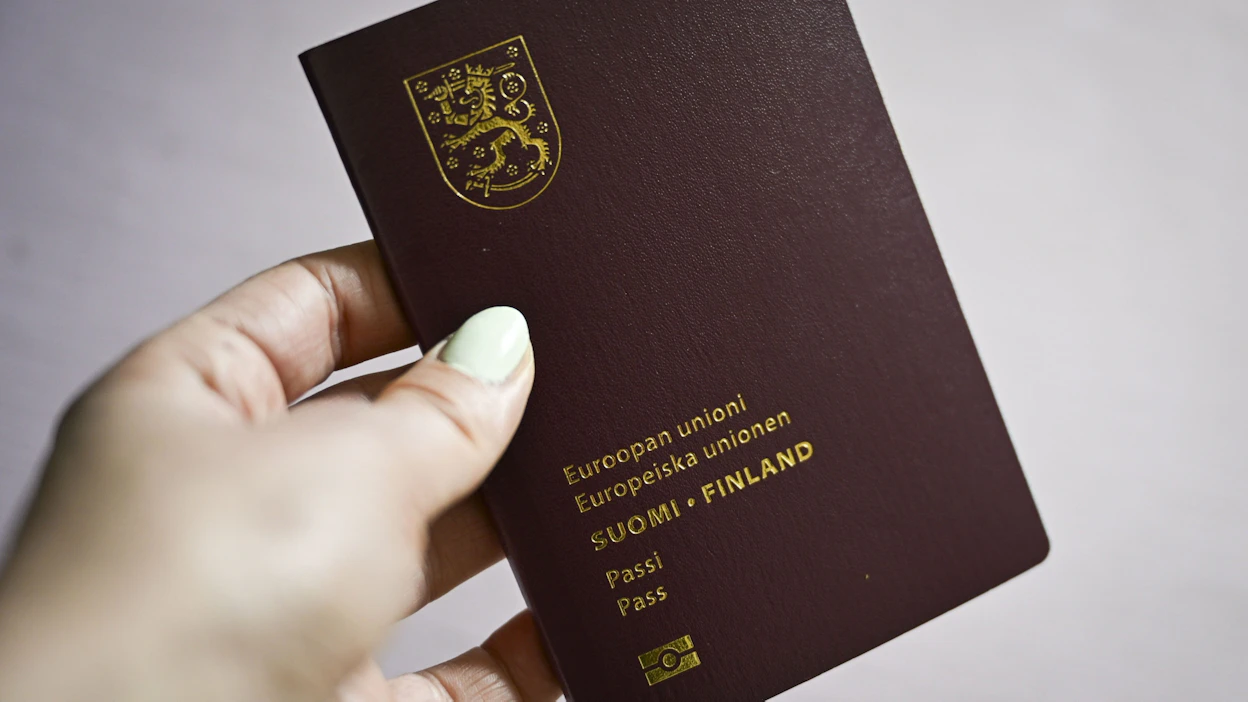Lupa on voimassa kaksi vuotta, mutta jos passi vaihtuu sitä ennen, on lupa uusittava, sillä se on passikohtainen.