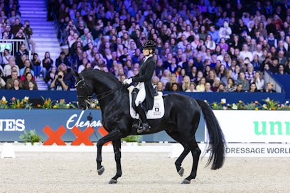 Charlotte Fry ja Glamourdale voittivat maailmancupin osakilpailun Amsterdamissa.