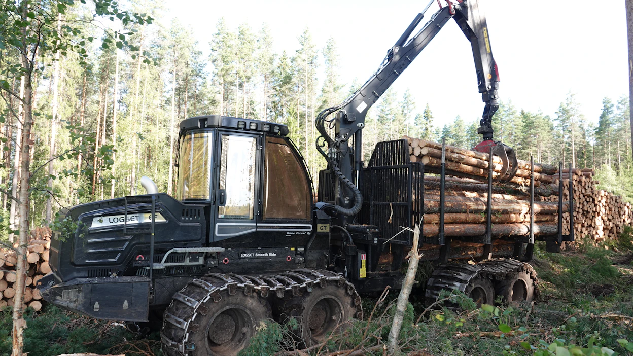 Logsetin kokemus ympäristöystävällisien ja tehokkaiden hybridiharvestereiden valmistajana on jo kahdeksan vuoden mittainen. Ajokoneista Finn-Metkossa nähdään kuvassa olevan 6F:n iso- ja pikkuveljet eli 5F ja 8F.