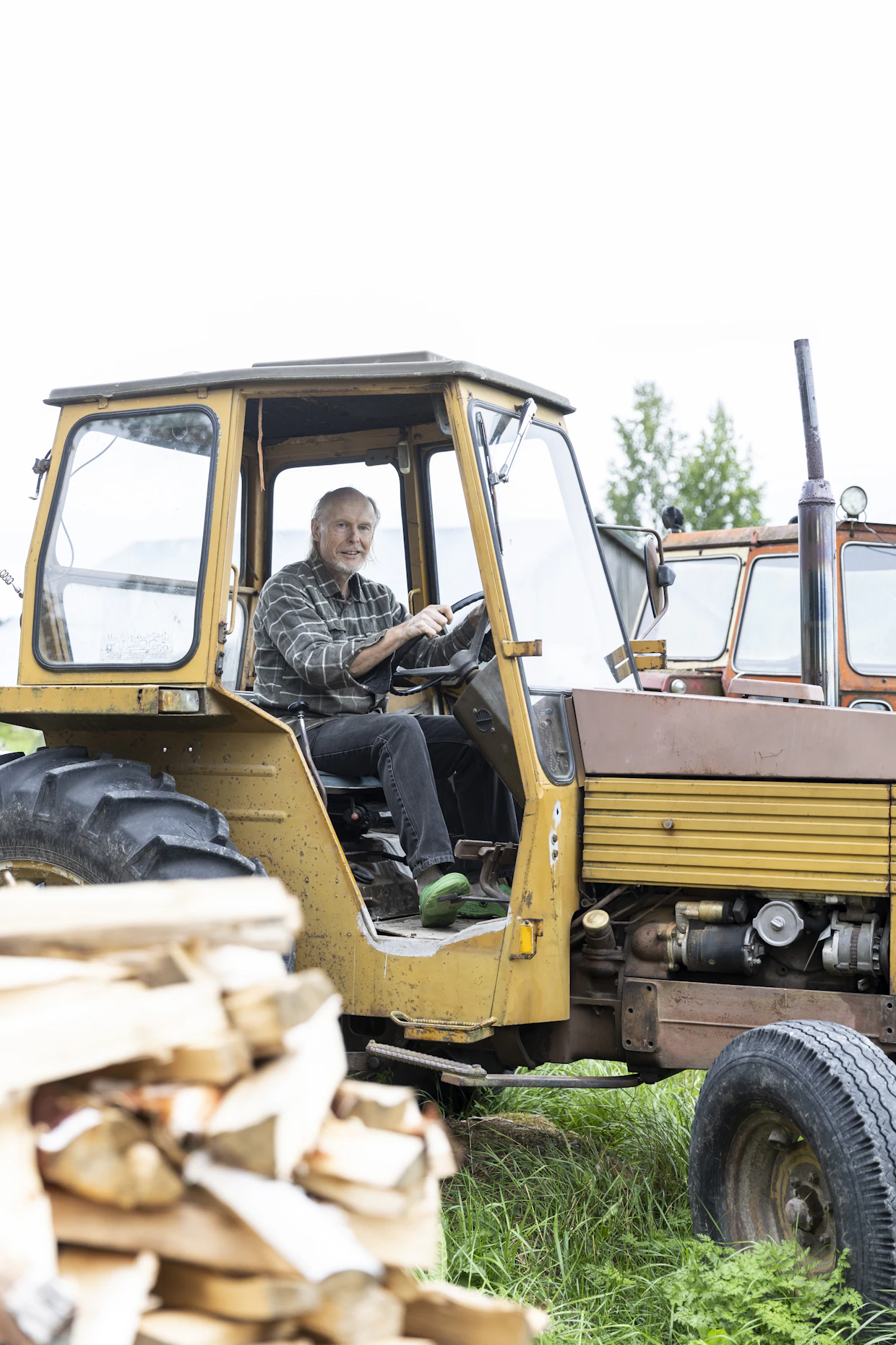 Jukka Tilsalle piisaa pienimuotoinen maanviljelys. Hän luopui vaimonsa kanssa lehmistä Suomen liityttyä Euroopan unionin jäseneksi.