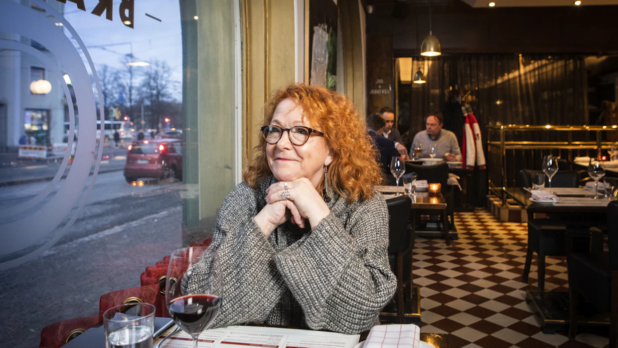 ”Olin ehkä 35 ja minulla oli liian monta roolia elämässäni: vaimon, äidin, tyttären, ystävän, näyttelijän ja laulajan. Silitin ne kaikki pois itsestäni ja päätin, että minä riitän minuna kaikkeen, mitä elämään kuuluu”, Susanna Haavisto kertoo ja rohkaisee muita naisia samaan.