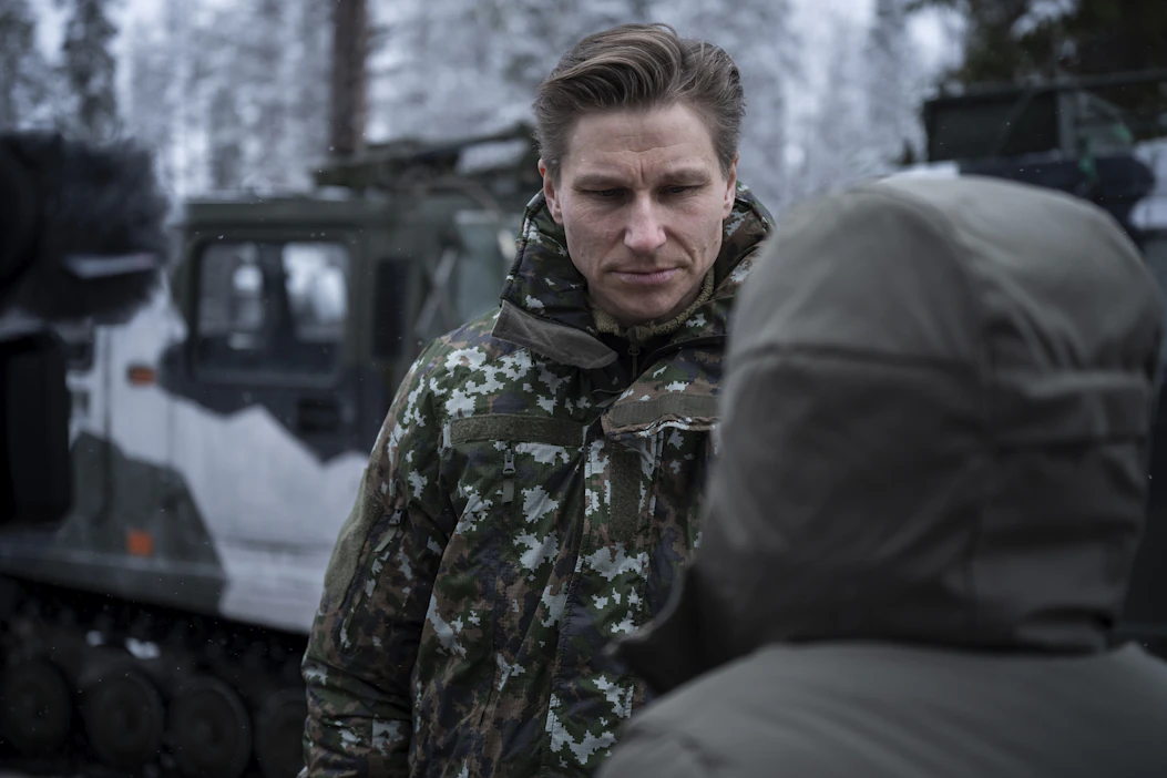 Puolustusministeri Antti Häkkäsen mukaan Suomella on Ukrainan kanssa droonijärjestelmiin liittyviä hankkeita. JOUNI PORSANGER / LEHTIKUVA.