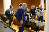 Helsingin käräjäoikeudessa alkoi tänään oikeudenkäynti poliisikansanedustaja Timo Vornasen (tv.) syytteistä. LEHTIKUVA / Markku Ulander.