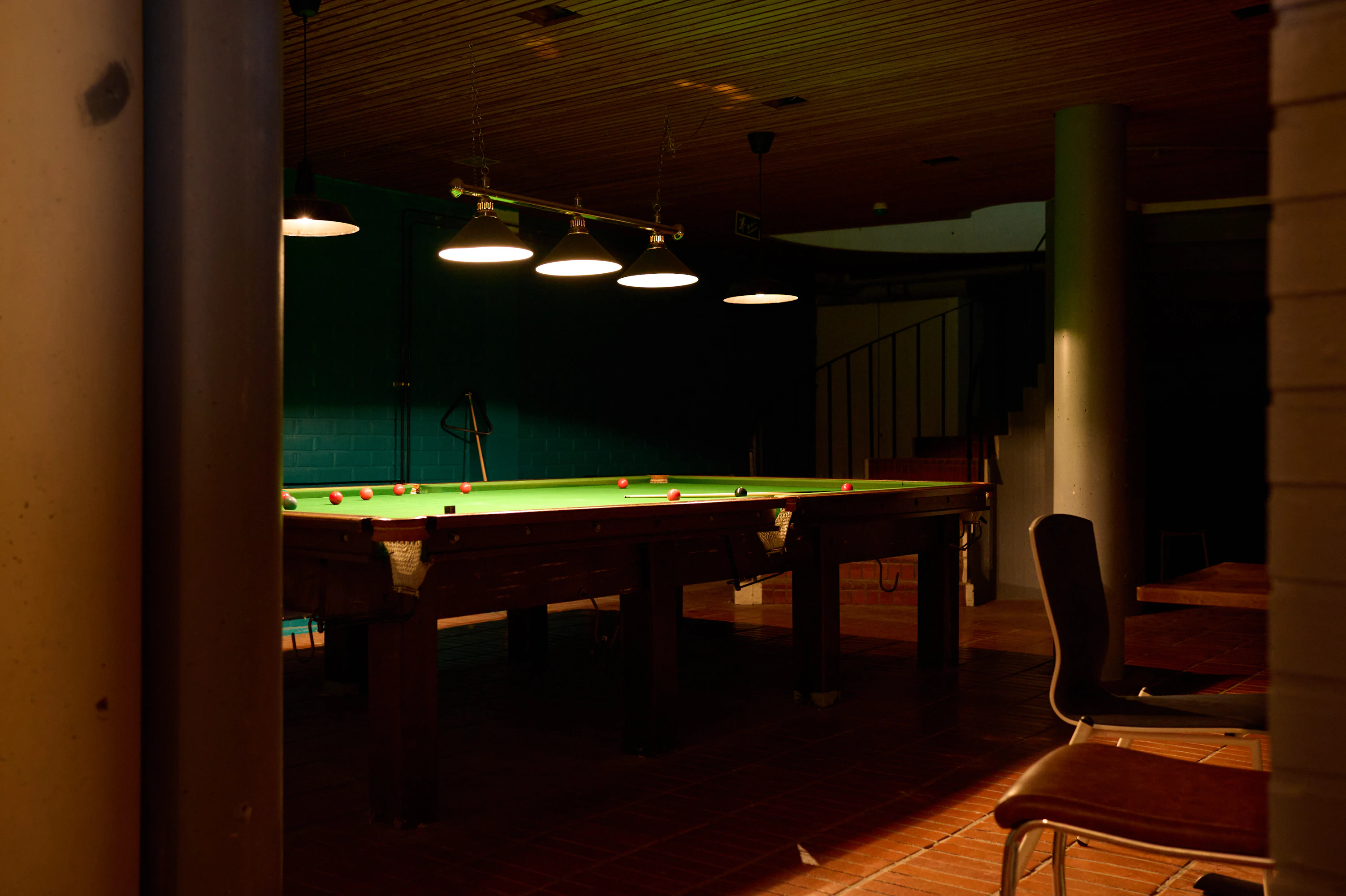 Klubille on tuotu snooker-pöytä, karaoke, tikkataulut ja esiintymislava.