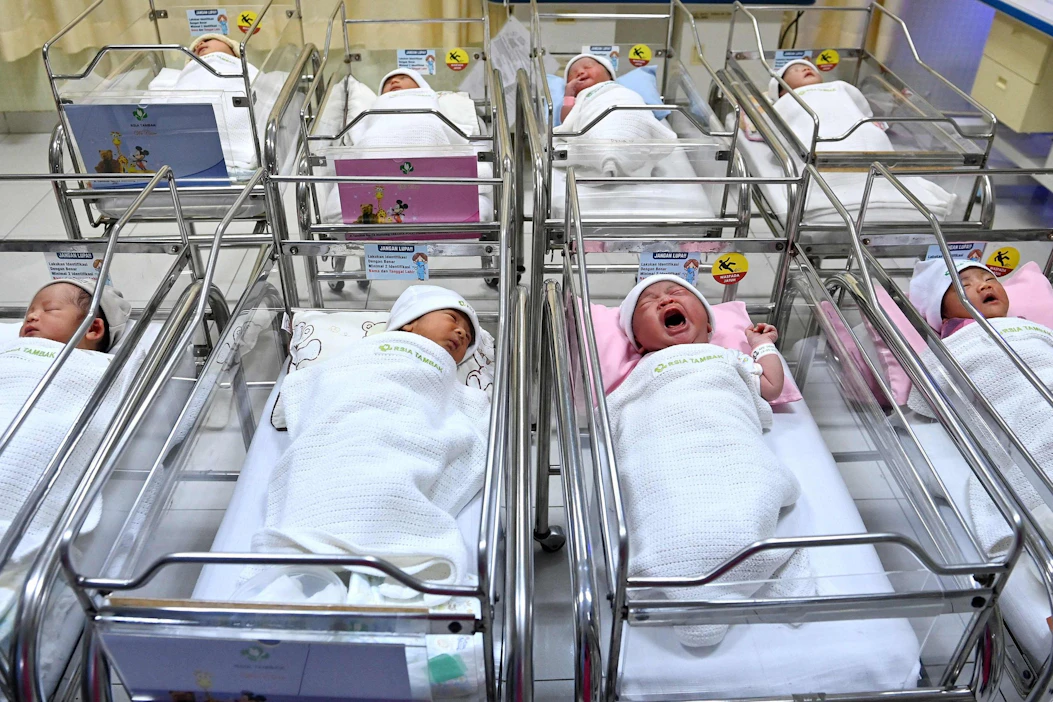 Nämä vauvat tulivat maailmaan Indonesiassa aiemmin tänä syksynä. Kuva on otettu Jakartassa sijaitsevassa synnytyssairaalassa syyskuun 15. päivänä. LEHTIKUVA/AFP..