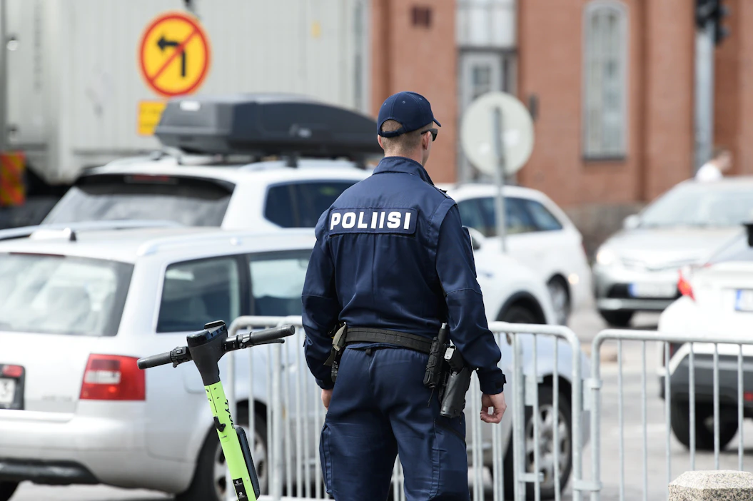 Poliisi vastaa huippukokoukseen liittyvistä turvallisuus- ja liikennejärjestelyistä sekä ohjaa liikennettä tarvittaessa.