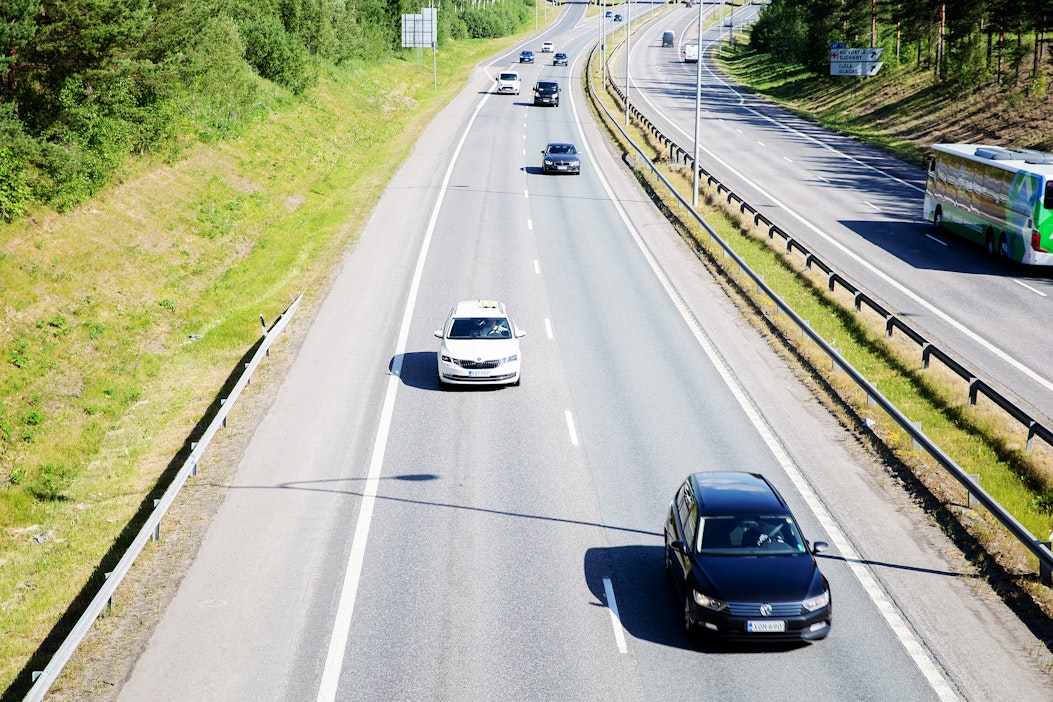 Suomella on petrattavaa liikenteen päästöjen vähentämisessä.