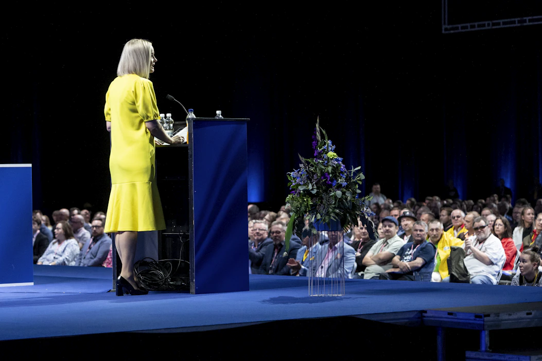 Riikka Purra herkistyi lauantaina avauspuheessaan useampaan otteeseen ja sanoi kesän olleen vaikea.
