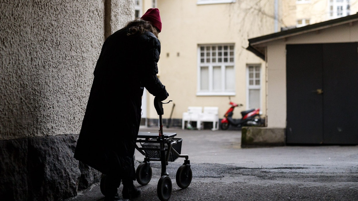 Vanhuuseläkkeellä olevista useammalla kuin joka viidennellä on pitkittyneitä vaikeuksia toimeentulossa, kertoo Eläketurvakeskus. LEHTIKUVA / Roni Rekomaa. 
