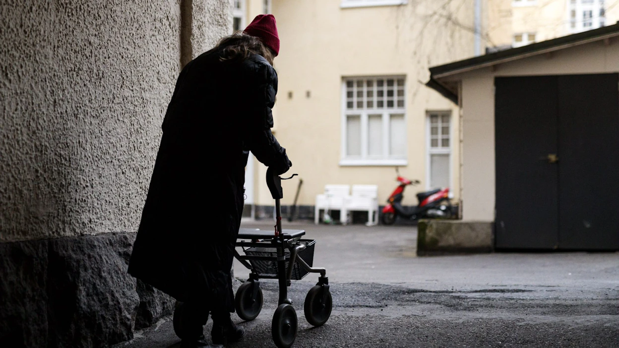 Vanhuuseläkkeellä olevista useammalla kuin joka viidennellä on pitkittyneitä vaikeuksia toimeentulossa, kertoo Eläketurvakeskus. LEHTIKUVA / Roni Rekomaa.