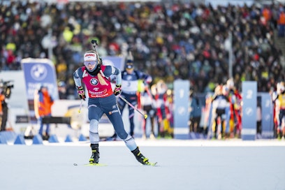 Ampumahiihtäjä Suvi Minkkinen on Suomen suurimpia mitalitoivoja Milano-Cortinan talviolympialaisissa. 