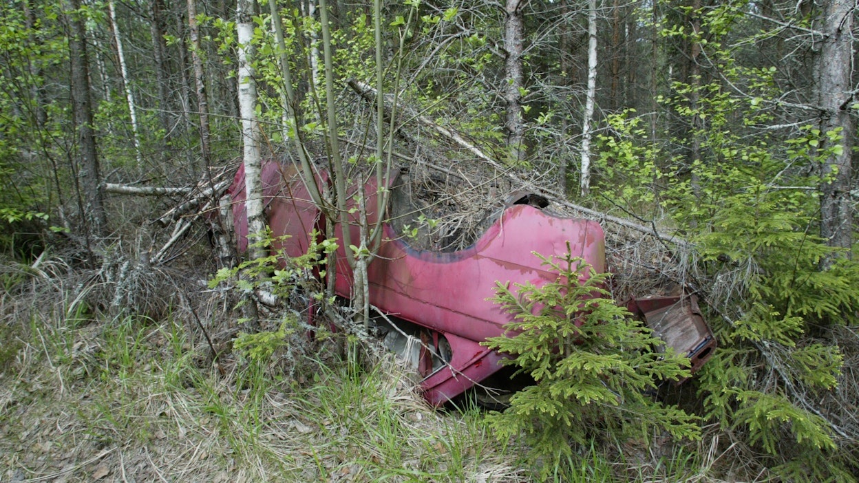 Metsistä ja takapihoilta mahdollisesti löytyvistä autonraadoista ja muista metalliroimuista on mahdollista saada jokunen euro kierrättämälle ne metallinkeräykseen.