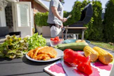 Palovammojen jälkeen eniten vahinkoilmoituksia grillaamiseen liittyen tulee kaatumisista ja kompastumisista.