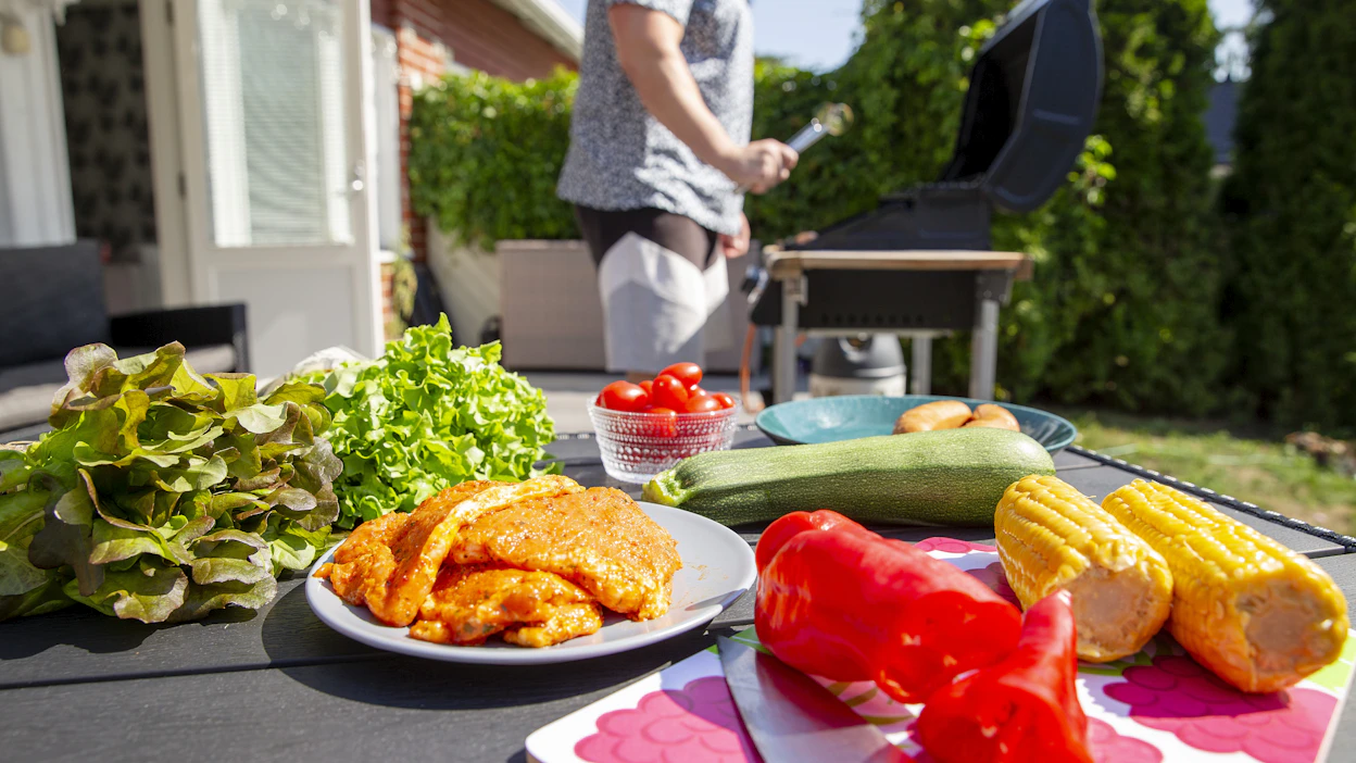 Palovammojen jälkeen eniten vahinkoilmoituksia grillaamiseen liittyen tulee kaatumisista ja kompastumisista.