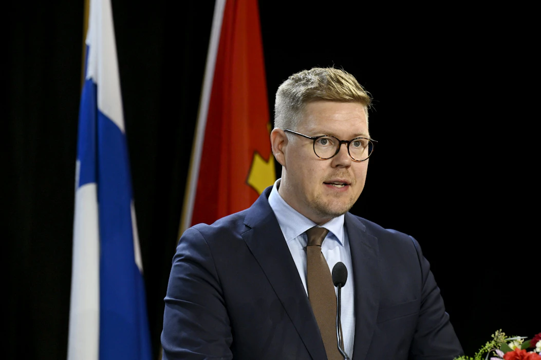 SDP:n puheenjohtajan Antti Lindtmanin mukaan Suomen nykyisen hallituksen kyseenalaiset esiintymiset ovat tuoneet Suomelle myös kansainvälistä mainehaittaa. LEHTIKUVA / Markku Ulander.