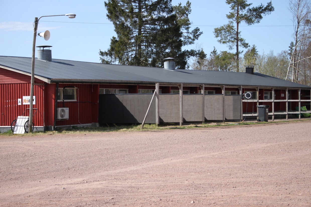 Maarianhaminan ravikoulu toimii omissa tiloissa raviradalla.