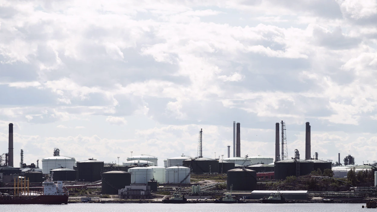 Häiriön vuoksi Nesteen Porvoon jalostamolta saattaa kuulua melua tai näkyä soihdutusta. RONI REKOMAA / LEHTIKUVA.