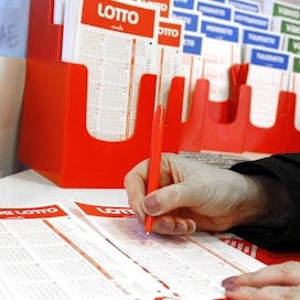 Loton, Eurojackpotin ja muiden Veikkauksen kuponkipelien pelaaminen on edellyttänyt tunnistautumista 15.toukokuuta lähtien.