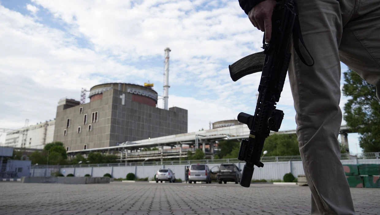 Kansainvälinen atomienergiajärjestö IAEA kertoi jo eilen, että myös Zaporizhzhjan ydinvoimalan turvallisuustilanne on heikentynyt entisestään, koska voimalan viimeinenkin sähkölinja on taas poikki. LEHTIKUVA/AFP.
