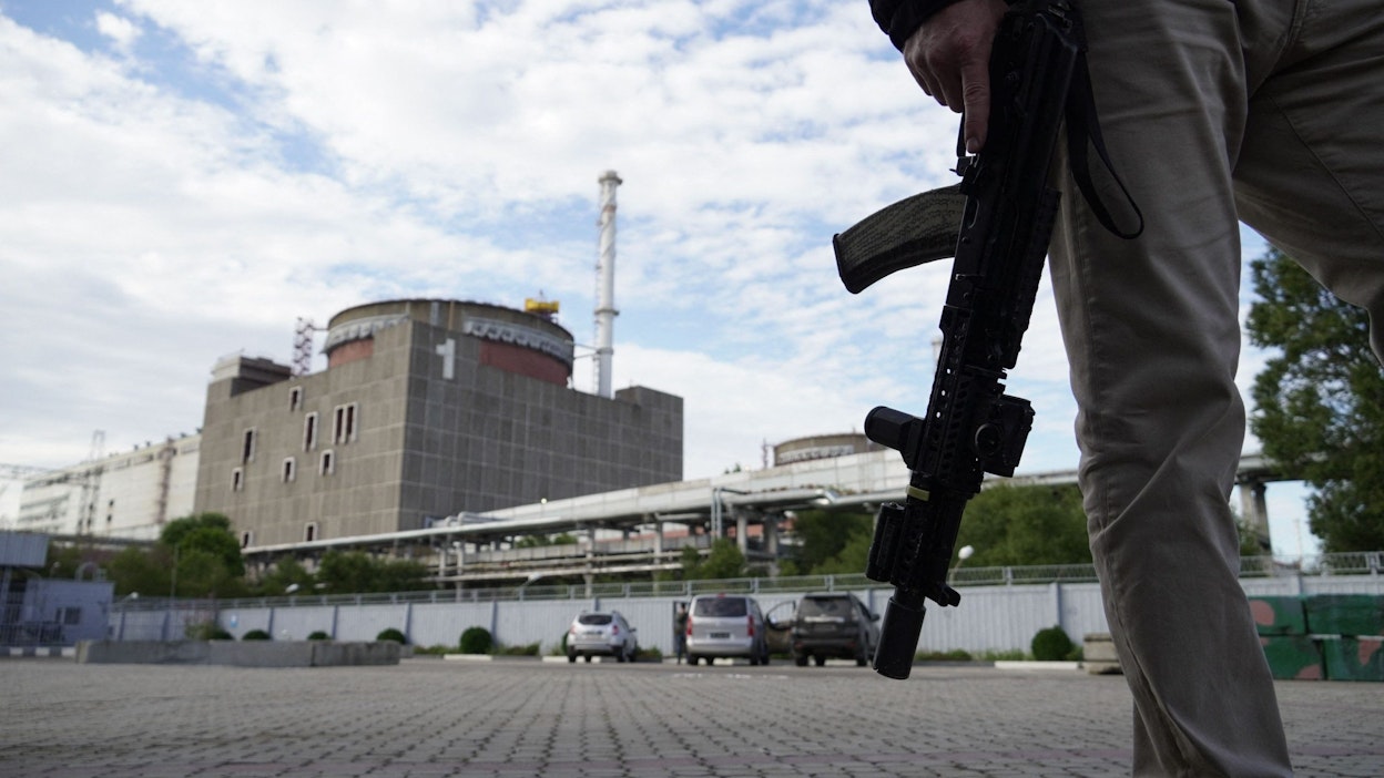 Kansainvälinen atomienergiajärjestö IAEA kertoi jo eilen, että myös Zaporizhzhjan ydinvoimalan turvallisuustilanne on heikentynyt entisestään, koska voimalan viimeinenkin sähkölinja on taas poikki. LEHTIKUVA/AFP. 