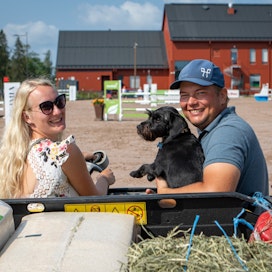 Juho Norilo asuu avopuolisonsa Katri Siltalan ja pariskunnan Ilpo-koiran kanssa Järvenpäässä Ratsastuskeskus Ainon yhteydessä. Pariskunta järjestää paljon kilpailuja Ainossa.