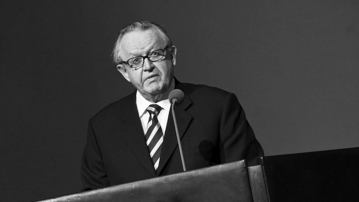 Martti Ahtisaari (1937–2023) oli Suomen kymmenes presidentti. Hän syntyi Viipurissa ja kuoli Helsingissä.