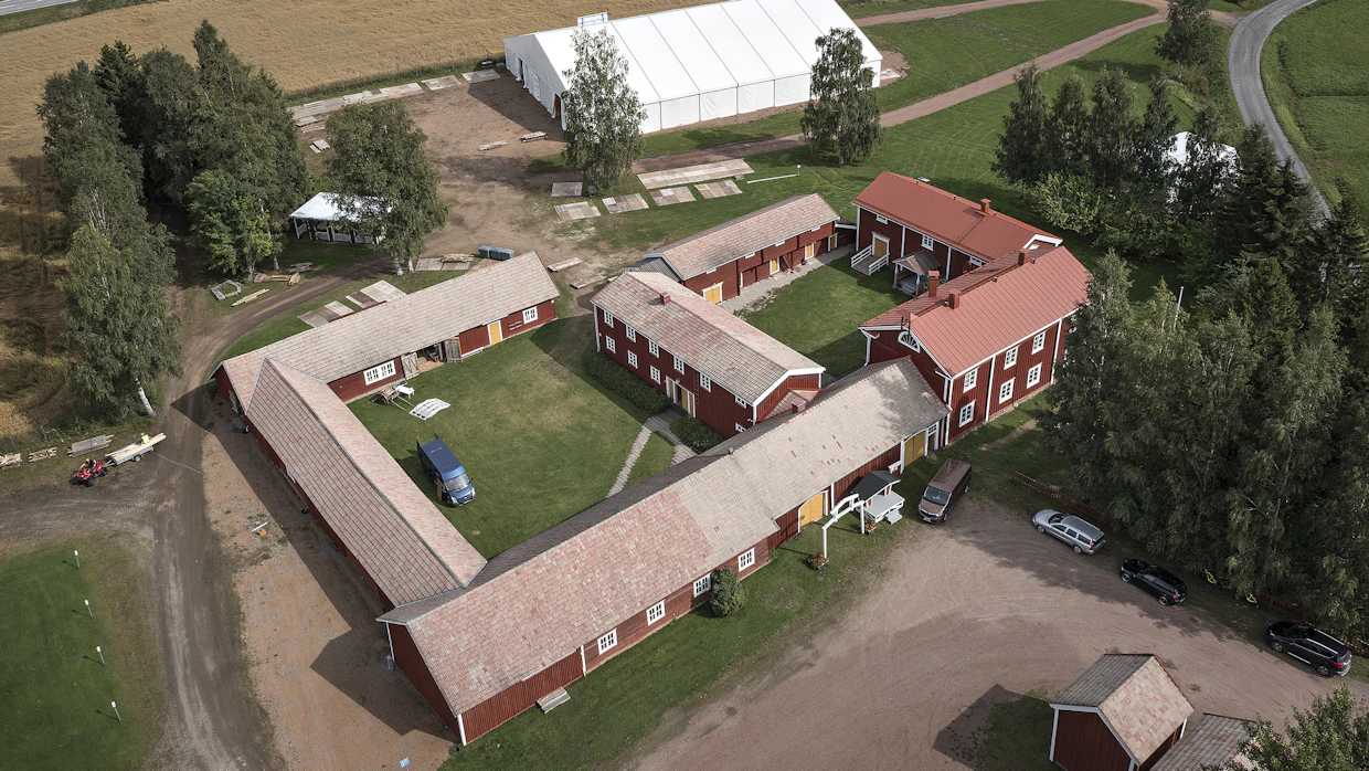 Hämes-Havunen on pohjalaisen talonpoikaisen rakennusperinteen taidonnäyte 1800-luvulta. Rakennusten keskinäinen sijoittelu ja arkkitehtuuri ovat tuolle ajalle tyypillisiä. Harvinaista sen sijaan on, että Hämes-Havusessa umpipihoja on yhden sijasta kaksi.