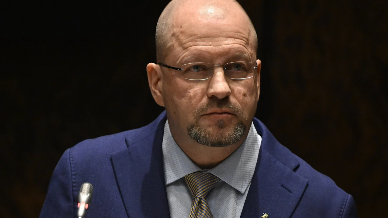 Vornasta syytetään muun muassa pahoinpitelystä, kahdesta laittomasta uhkauksesta, vaaran aiheuttamisesta ja ampuma-aserikkomuksesta. LEHTIKUVA / Antti Aimo-Koivisto.