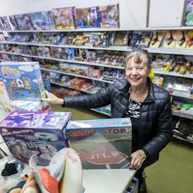 Anita Viljanmaan sekatavarakaupassa on poikkeuksellisen kattava leluosasto.