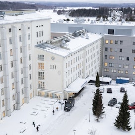 Suomen keskussairaalaverkostoa ravistellaan. STM:n teettämä virkamiesselvitys karsisi keskussairaaloiden määrän puoleen nykyisestä. Kuvassa on Savonlinnan keskussairaala Etelä-Savossa.