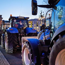 Saksan oikeistopopulistit näkevät Brandenburgin portin eteen ajetut äkämystyneiden viljelijöiden traktorit mahdollisuutena tulevissa osavaltio- ja EU-vaaleissa.