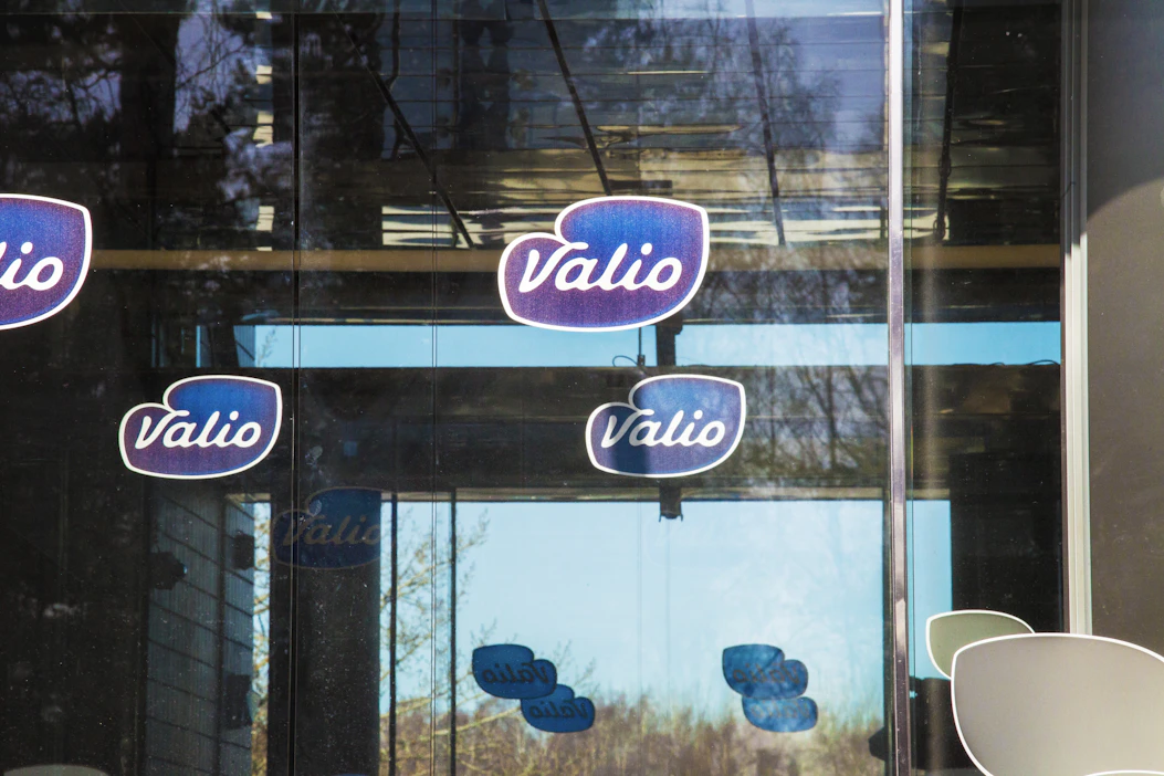 Valion hallintoneuvostossa on yhteensä 27 jäsentä, joista neljä edustaa henkilöstöä.