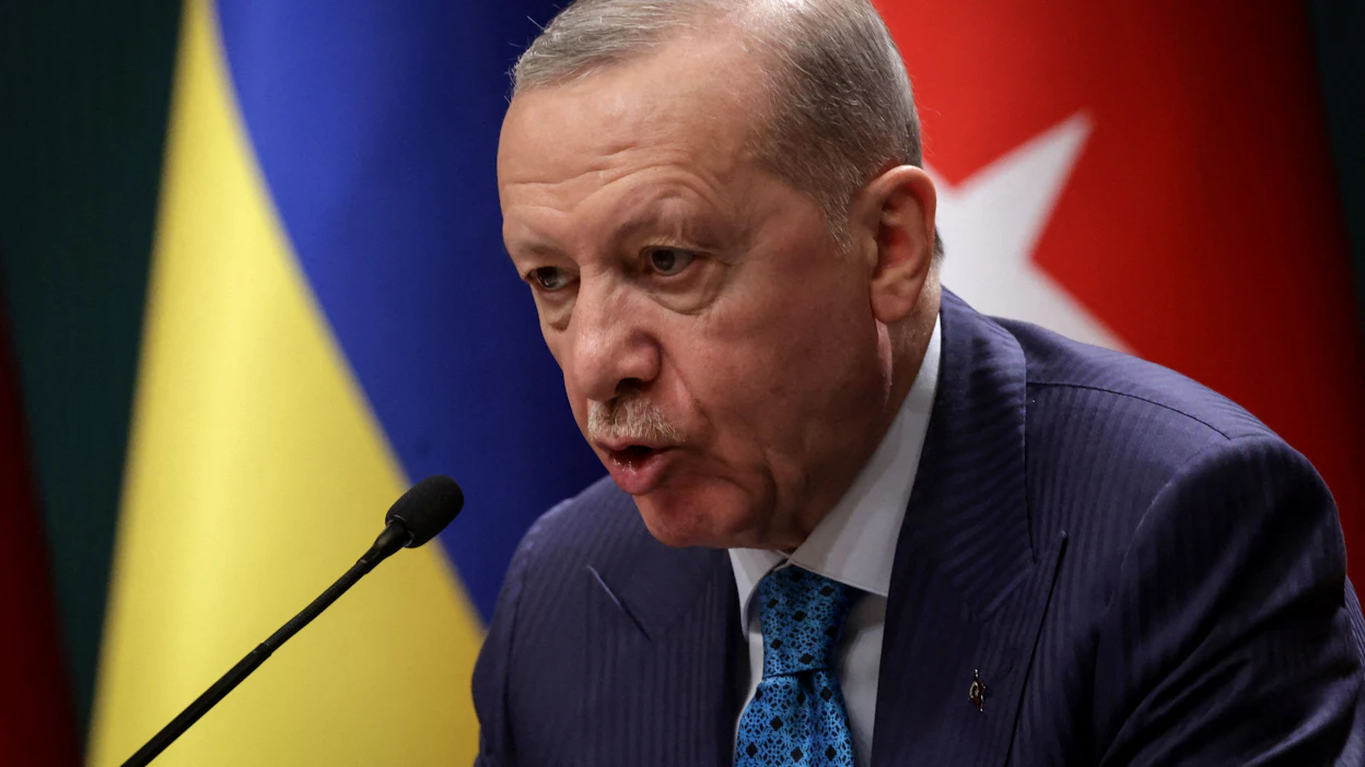 Bloombergin mukaan Turkin presidentti Recep Tayyip Erdogan oli keskustellut asiasta hiljattain tapaamisissaan Ukrainan presidentin Volodymyr Zelenskyin ja Venäjän ulkoministerin Sergei Lavrovin kanssa. LEHTIKUVA/AFP.