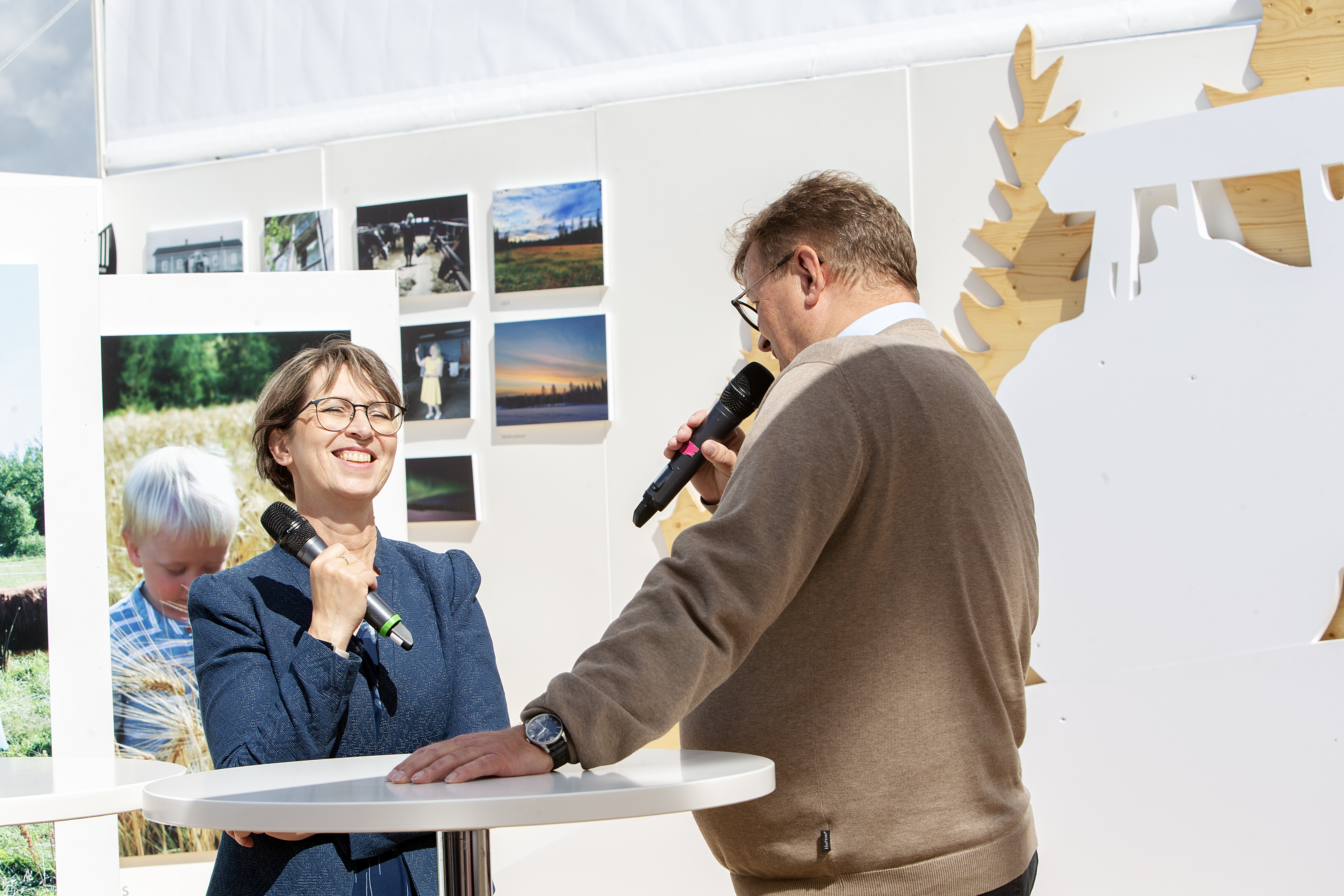 Sari Essayah (kd.) vastasi MT:n päätoimittajan Jouni Kemppaisen kysymyksiin Okra-messuilla Oripäässä.