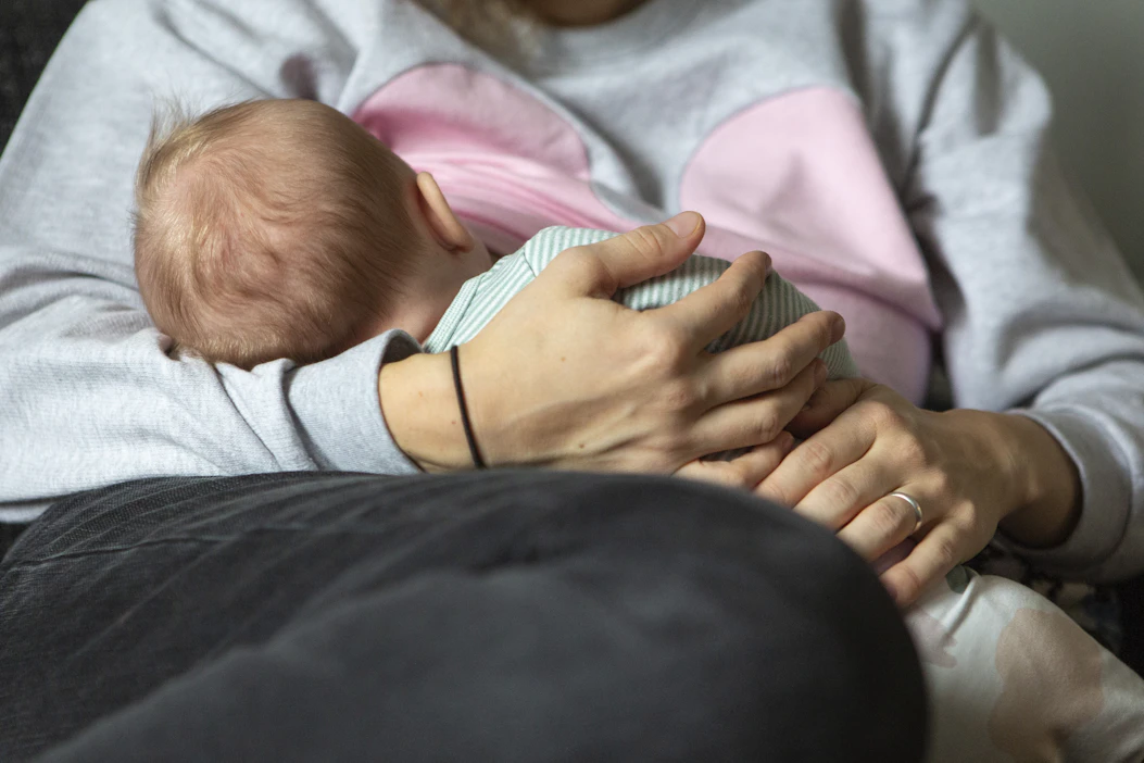 Mitä luonnonmukaisempi asuinympäristö oli, sitä monimuotoisempi koostumus maidon oligosakkarideissa oli.