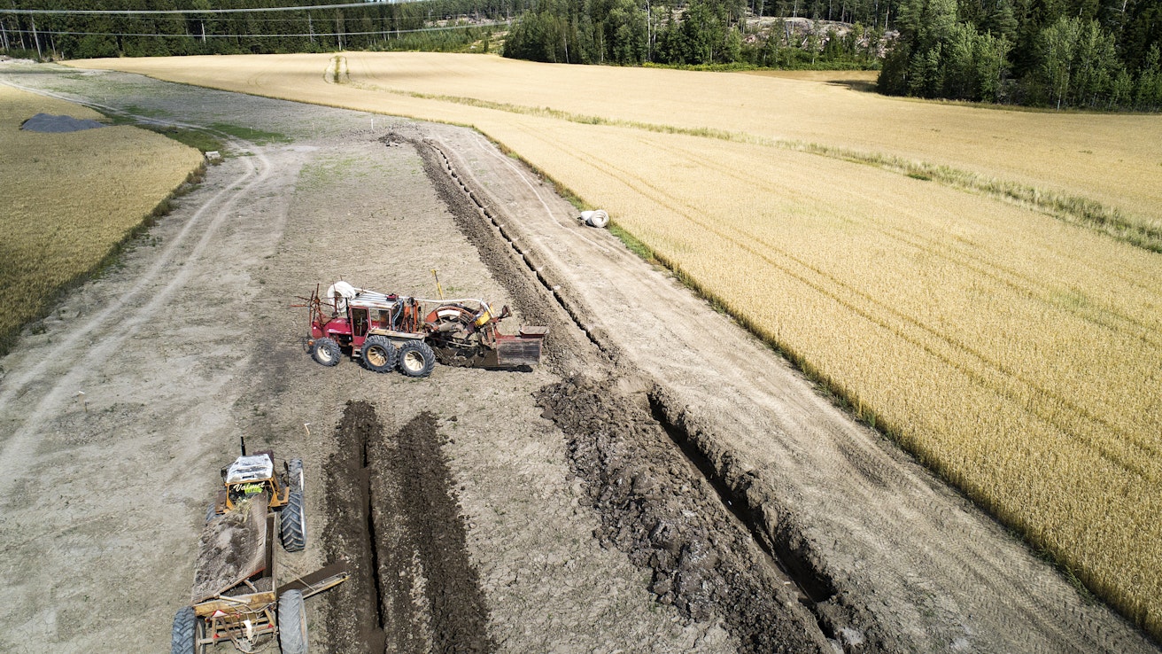 Pelto maakaasuputken rakentamisen jälkeen. Kuvituskuva.