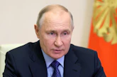 Presidentti Vladimir Putinin allekirjoittaman asetuksen mukaan Venäjä voi ottaa väliaikaisesti haltuunsa ulkomaisten yhtiöiden omaisuutta, jos Venäjän omaisuutta takavarikoidaan ulkomailla. LEHTIKUVA/AFP. 