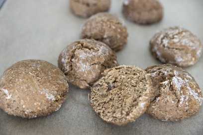 Sämpylöiden paistolämpötila uunissa on monessa ohjeessa 250 astetta, samoin pizzan. 