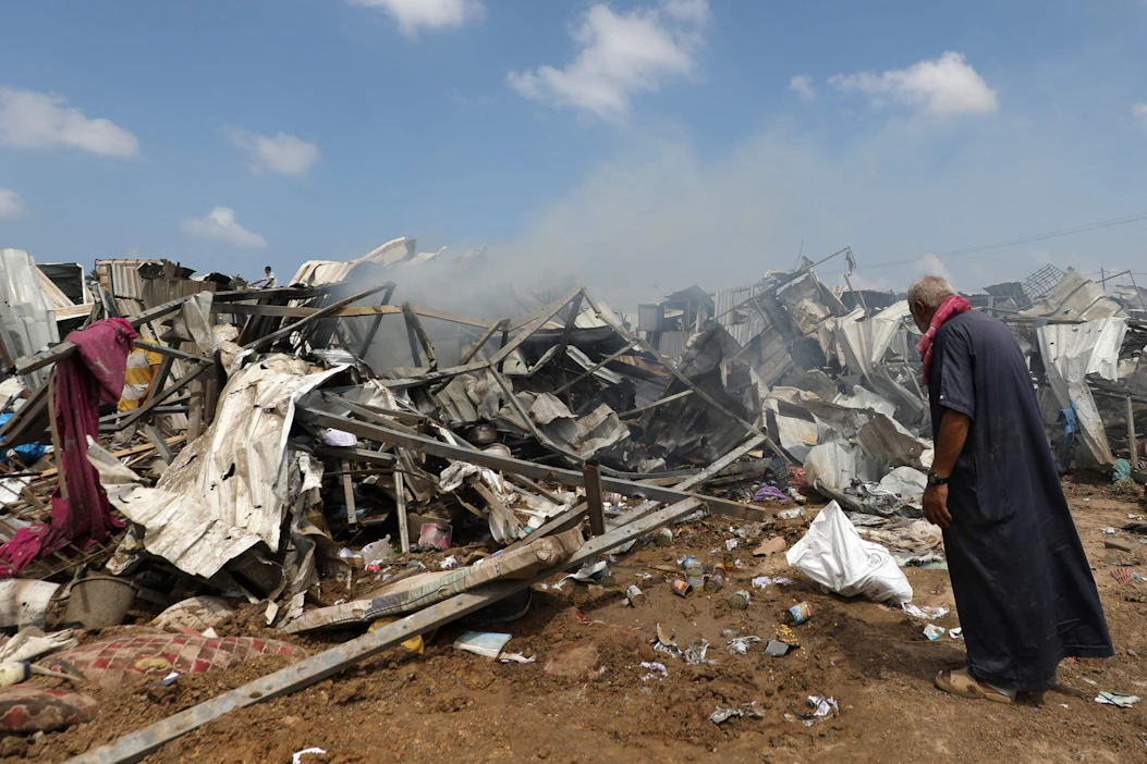 Israel teki iskuja Gazan kaupungin lisäksi Deir el-Balahin pakolaisleiriin Gazan kaistan keskiosassa. LEHTIKUVA/AFP .