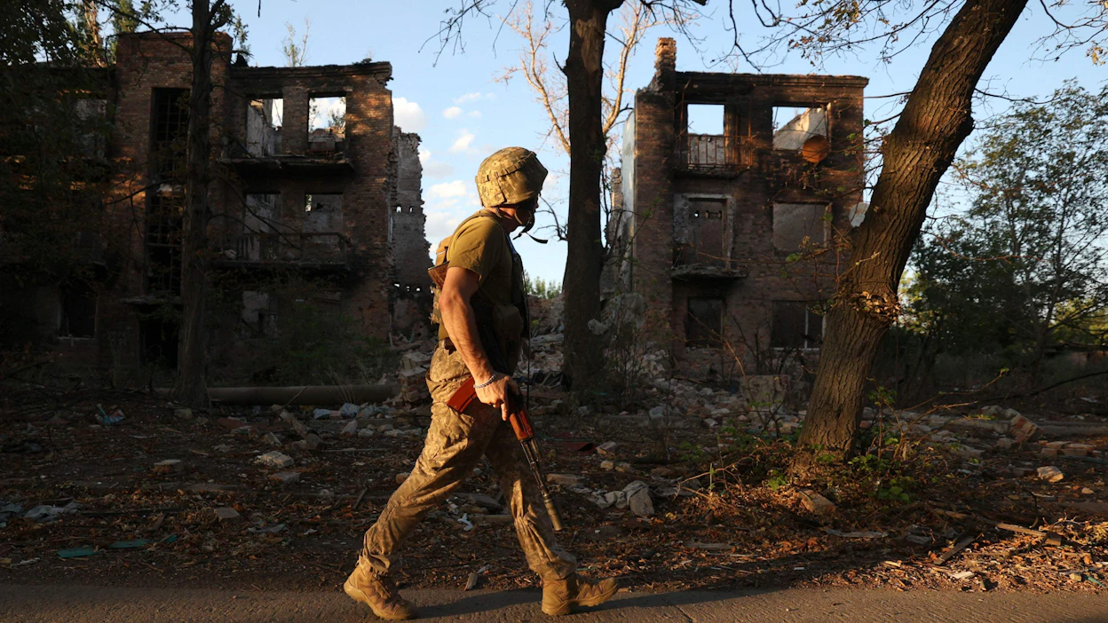 Ukrainan mukaan se tuhosi iskussa ampumatarvikevarastoja. Arkistokuva ukrainalaissotilaasta. LEHTIKUVA/AFP.
