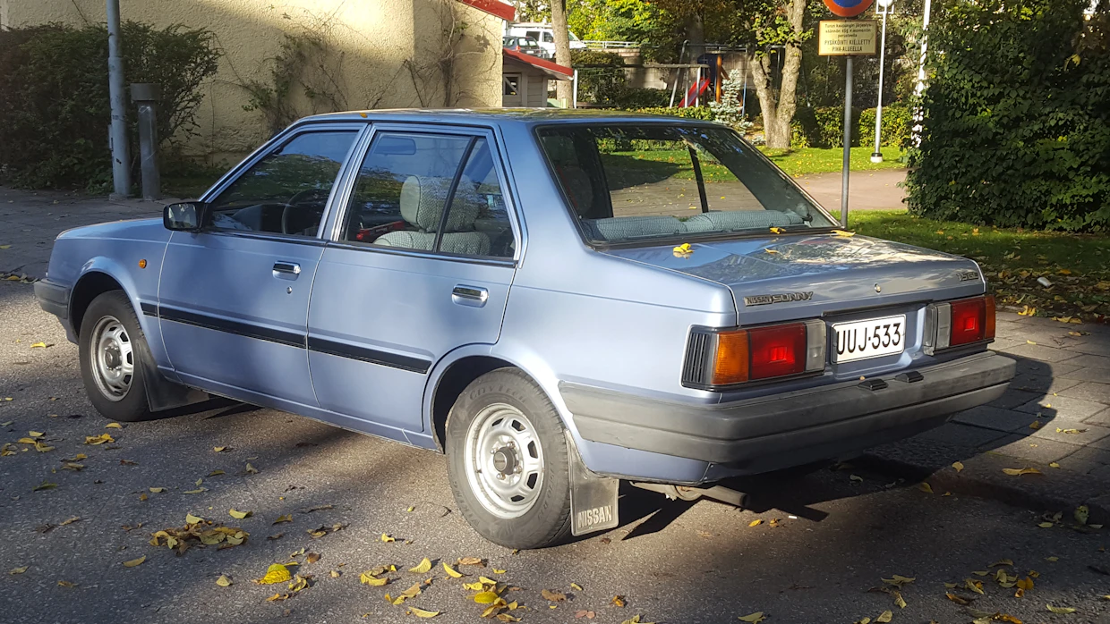 Tänä vuonna kahden vuoden katsastusväliin siirtyvät vuonna 1985 ensirekisteröidyt autot, kuten kuvan Nissan Sunny.