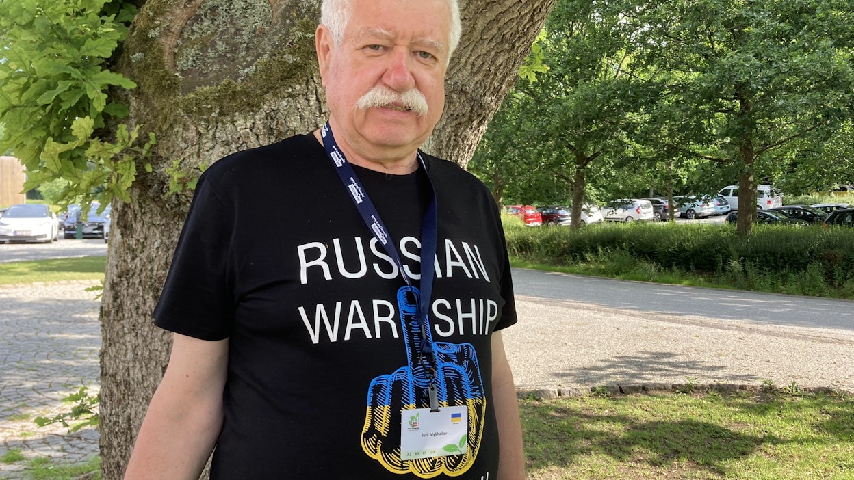 Iurii Mykhailov osallistui kesä–heinäkuun vaihteessa kansainväliseen maataloustoimittajien kongressiin Tanskassa. T-paita muistuttaa Ukrainan sodan alkuvaiheesta.