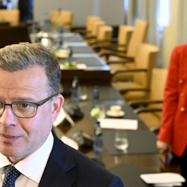 Hallitustunnustelija Petteri Orpo pyysi puolueilta vastauksia. Riikka Purran Perussuomalaiset vastasi, Keskusta ei.