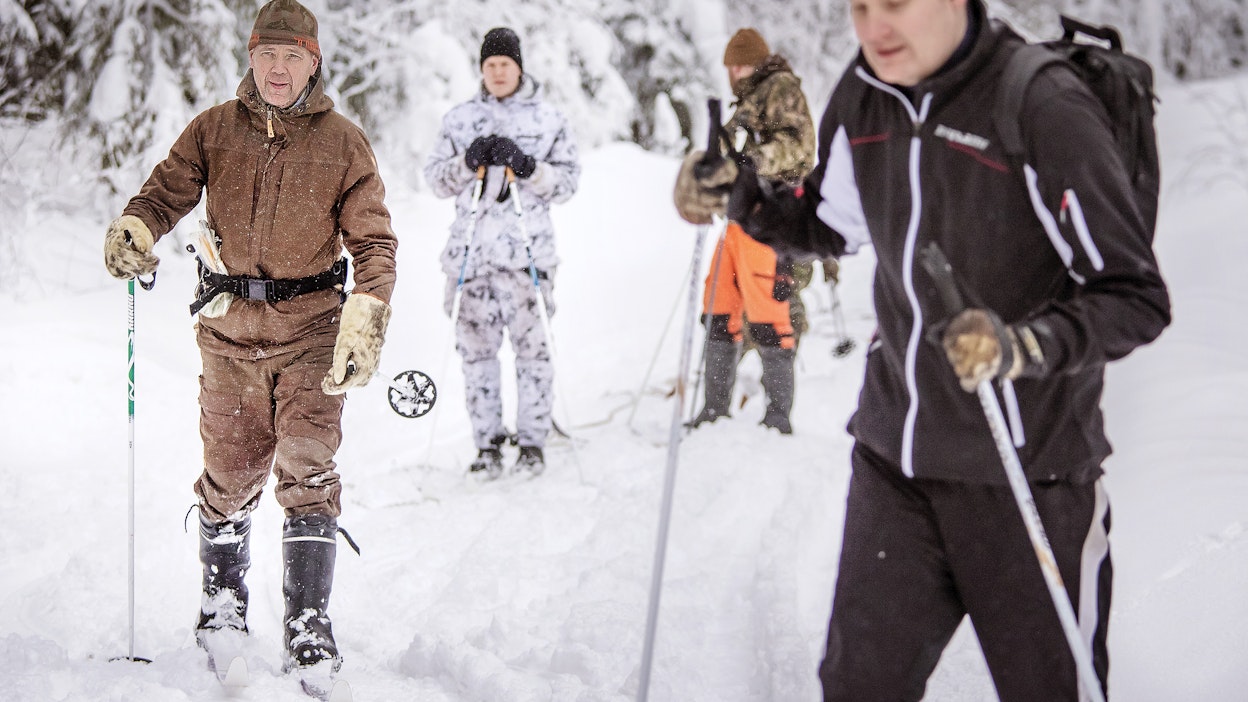 Arkistokuva. Kai-Erik Nyholm, Aati Huotari, Timo Ketolainen ja Tero Saukkonen olivat laskemassa riistakolmiota vuonna 2019.