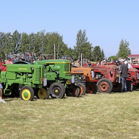 Pieniä kyläjuhliin verrattavia masinistitapahtumia järjestetään ympäri Suomea, mutta suuremmat ovat keskittyneet maan läntisemmälle osalle. Vaasan ympäristö on aikoinaan ollut vahvaa Labor-aluetta, mikä näkyy suurimpiin kuuluvan Maalahden tapahtuman traktoririvistöissä. Kalustoa on hankittu melko runsaasti myös Ruotsista.
