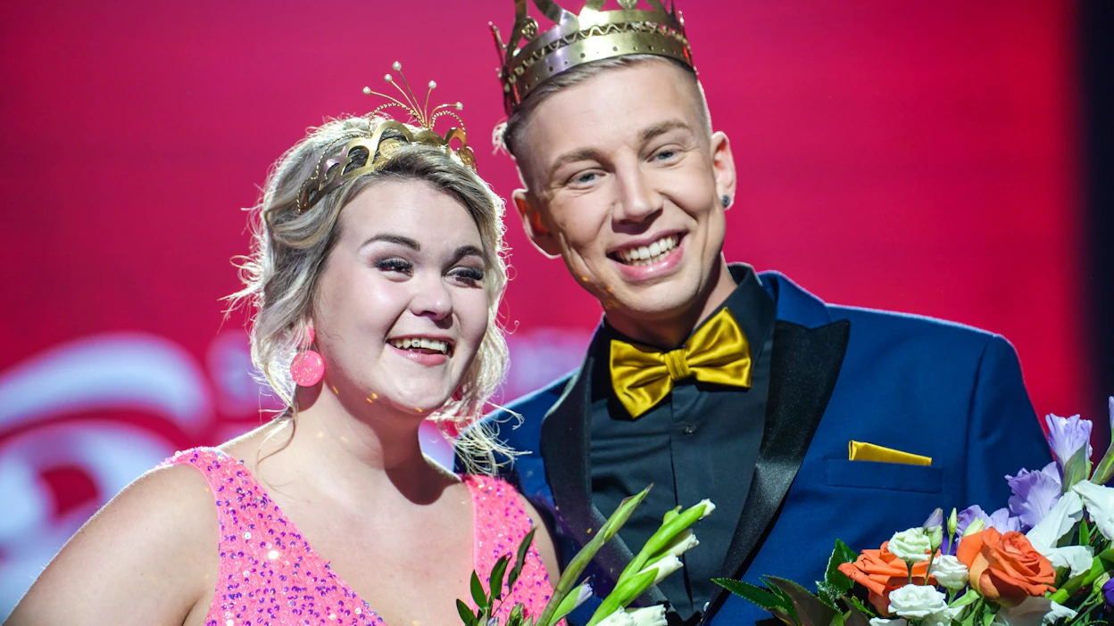 Uusi tangokuningatar Charlotta Saari ja tangokuningas Pasi Flodström Seinäjoen tangomarkkinoilla. LEHTIKUVA / handout / Mira Tiinanen.