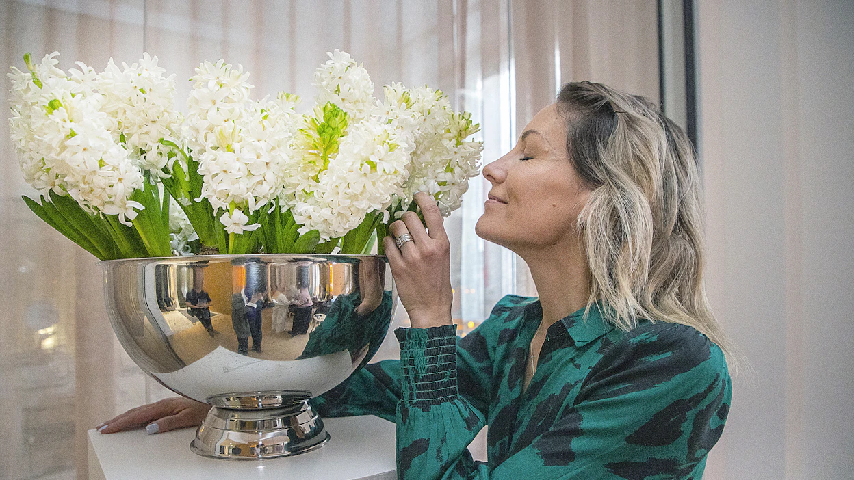 Hanna Heleniuksen perhe on kasvattanut hyasintteja yli 70 vuotta. Hyasintin tuoksu kuuluu myös perheen omaan jouluun.